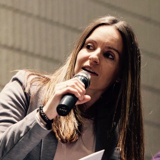  canal de Àngela Ballester en Castellano